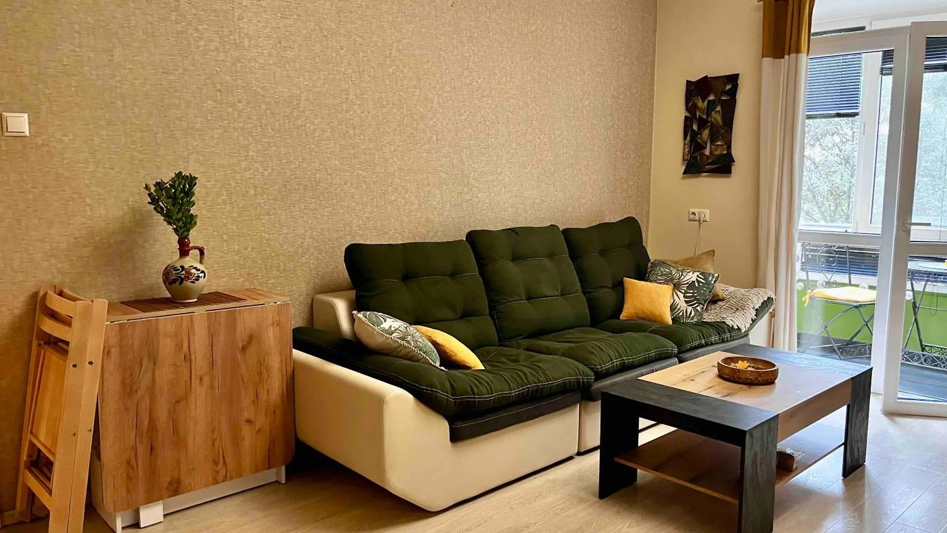 Cozy 2Br Oasis In Central Burgas
